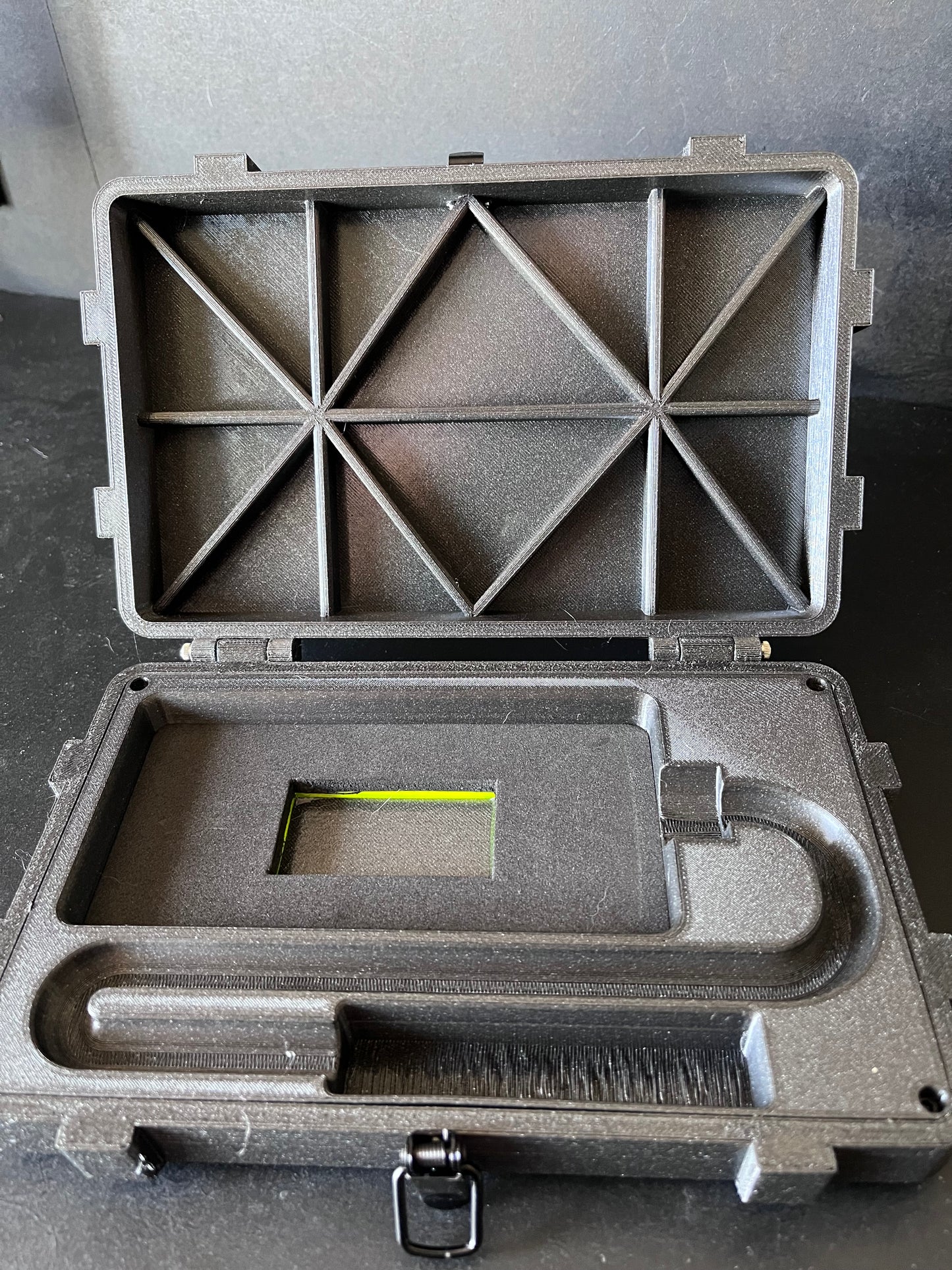 Storage box for prisma pressure gauge